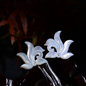 Forma de flor de nácar Natural, diseño colgante de corte en relieve, joyería para la cara, fabricación DIY, diseño de cabujón de flor blanca