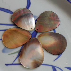 Diseño colgante de perla Natural para mujer, diseño de concha negra en forma de gota, joyería para mujer, collar de diseño a la moda, incrustaciones DIY