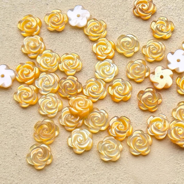Pendientes de concha de colores con diseño de flor pequeña de nácar Natural, diseño de joyería para mujer, forma de cabujón, cara de bombe 
