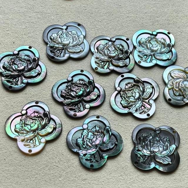 Cabujón cuadrado de corte con forma de trébol de nácar Natural, fabricación para diseño de pulsera, piezas de imagen con relieve de flores finas 