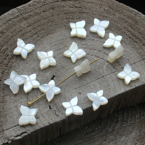 Corte en forma de mariposa de nácar Natural para diseño de collar, fabricación de frijoles pequeños, diseño de pulsera de doble cara, tamaño pequeño