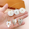 Colgante tallado de flor de nácar Natural para mujer, diseño de joyería, collar, concha blanca con diseño de moda de piedra