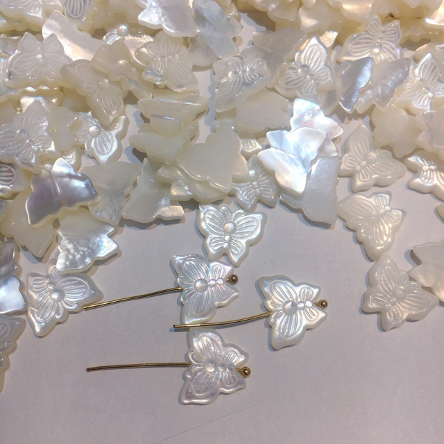 Corte en forma de mariposa de nácar natural para diseño de collar, joyería para mujer, diseño de pulsera de frijoles pequeños de color blanco a la moda