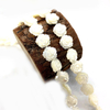 Forma de flor de nácar natural, corte de doble cara para diseño de collar, fabricación de piezas pequeñas de concha marrón hechas a mano, joyería para mujer 