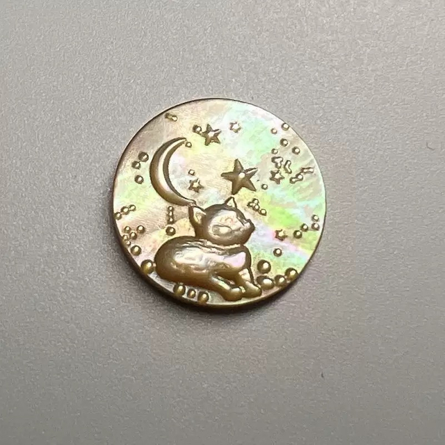 Cabujón de nácar Natural para mujer, imagen de animal de forma redonda cortada, diseño de colgante, incrustaciones, diseño en relieve