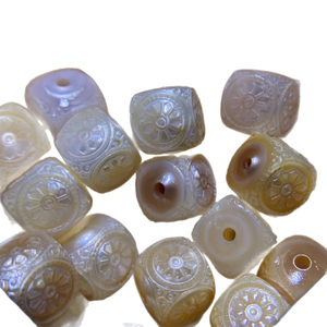 Joyería de nácar Natural tallada para diseño de collar, fabricación de cuentas de corte facial, imagen de concha blanca, piezas de flores, pulsera