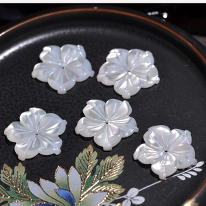 Diseño de flor de nácar Natural, corte para pendiente, flor amarilla, colgante hecho a mano, fabricación de piezas de cuentas pequeñas, collar 