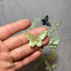 Natural nácar forma de mariposa corte ágata piedra joyería colgante diseño collar fabricación jade forma animal tallado 