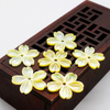 Broche de nácar Natural, diseño que hace forma de flor, corte de color rosa, frijoles pequeños para pendientes, joyería de mujer, color amarillo