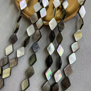 Corte en forma de rombo de nácar Natural para mujer, diseño de collar con frijoles pequeños, cosas bonitas negras, cabujón DIY 