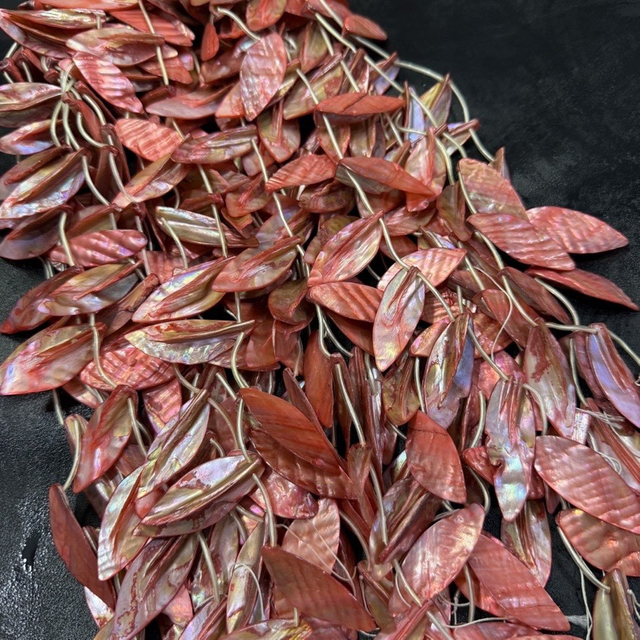 Corte en forma de hoja de nácar Natural para pendientes, diseño de collar para mujer, fabricación de conchas coloridas, frijoles pequeños, cosas bonitas 
