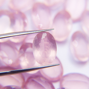 Corte de forma ovalada de nácar Natural para pendientes, diseño de incrustaciones, joyería para mujer, frijoles pequeños, cristal rosa, tallado de cara 