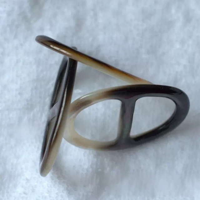 Forma de hebilla de cinturón de nácar Natural, corte de tamaño más grande para dama, piezas de joyería de cabujón de belleza, fabricación de diseño hueco de concha negra