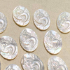 Diseño de imagen de nácar Natural, forma de pez cortada para hacer colgantes, joyería de mujer, diseño en relieve, cabujón de tamaño más grande 