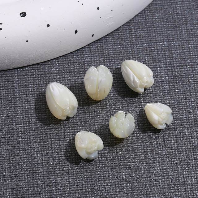 Cabujón de cara de bombe de frijoles pequeños de concha blanca con forma de flor de nácar Natural para hacer pendientes de diseño de cadena 