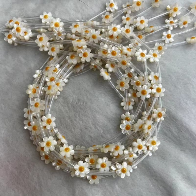 Corte de flor pequeña de nácar Natural para hacer collares, frijoles, concha amarilla de doble cara, piezas de pulsera para mujer y niña 