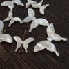 Colgante con forma de mariposa de nácar natural, piezas de joyería talladas en cabujón, bricolaje para diseño de collar, fabricación de mariposa blanca