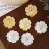 Pendientes de nácar Natural, diseño de flores talladas para joyería, fabricación de colgantes, collar con diseño de incrustaciones de cabujón de concha blanca 