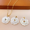 Colgante tallado de flor de nácar Natural para mujer, diseño de joyería, collar, concha blanca con diseño de moda de piedra
