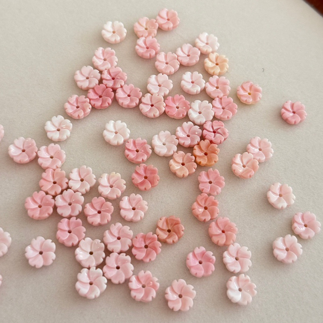 Pendientes de concha rosa tallada con forma de flor de perla Natural, diseño de concha reina, collar para mujer, fabricación artesanal de frijoles pequeños 