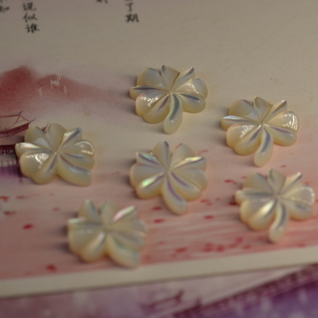 Corte en forma de flor de nácar Natural para mujer, fabricación de joyas, diseño en forma de trébol, cosas bonitas de la suerte, fabricación de pulseras DIY