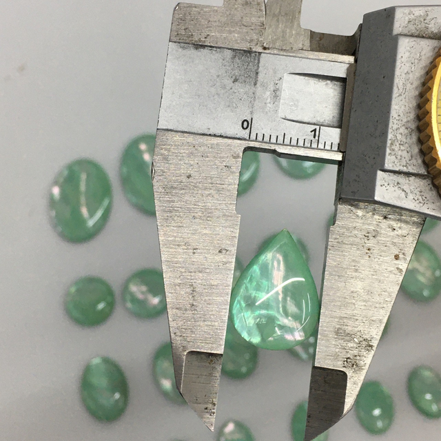 Corte de cabujón de concha verde de nácar Natural para hacer pendientes, diseño de incrustaciones, frijoles coloridos, piezas pequeñas, forma ovalada, bricolaje