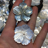 Diseño de pendiente de corte de flor de nácar Natural, colgante de flor grande para pulsera, joyería para mujer, fabricación de collares 