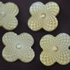 Diseño de incrustaciones de joyería de nácar natural, fabricación de flores, cabujón de concha negra, tallado de cara para colgante para diseño de aretes