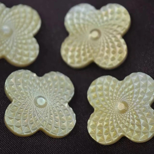 Diseño de incrustaciones de joyería de nácar natural, fabricación de flores, cabujón de concha negra, tallado de cara para colgante para diseño de aretes