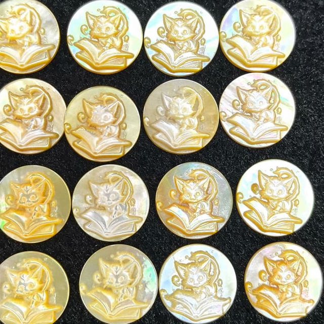 Corte de imagen de gato de nácar natural para diseño de colgante haciendo incrustaciones de iconos redondos para collar imagen redonda de cabujón más grande 