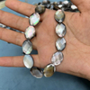 Corte de forma ovalada de nácar Natural para cadena de frijoles con corte de cara de concha negra de doble cara para la fabricación de collares de mujer 