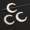 Diseño de joyería de corte de cabujón con forma de luna de nácar Natural, colgante de diseño de collar con dije femenino a la moda