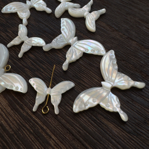 Colgante con forma de mariposa de nácar natural, piezas de joyería talladas en cabujón, bricolaje para diseño de collar, fabricación de mariposa blanca