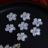 Pendientes de concha blanca con corte de flor de nácar Natural, diseño para joyería, diseño de mujer, cuentas de pulsera hechas a mano