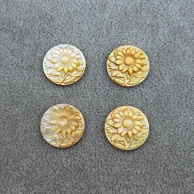 Colgante redondo de corte de cabujón de flor de nácar Natural para mujer, joyería de moda, diseño en relieve, forma de iconos, imagen 