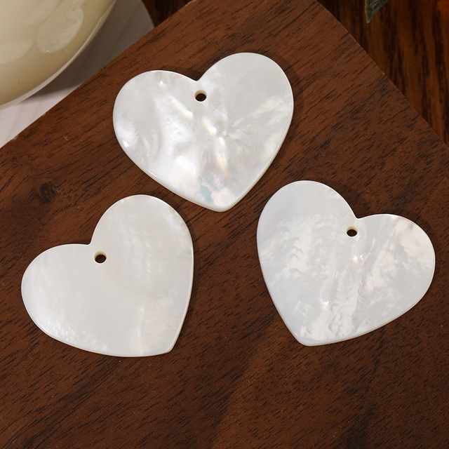 Colgante con forma de corazón de nácar Natural, diseño de concha de río, cara plana, piezas de joyería talladas, piezas de corazón de gran tamaño, color blanco 