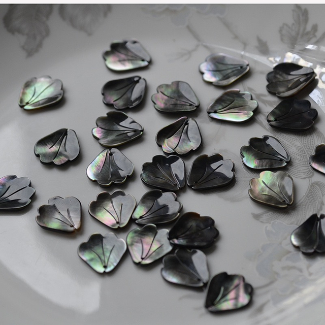 Corte de hoja negra de madreperla Natural para pendientes, joyería para mujer, diseño de piezas pequeñas, cabujón, flor tallada a mano