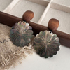 Flor de nácar Natural de gran tamaño para colgante, joyería para mujer, diseño de pendientes, cabujón de corte de concha blanca, diseño de moda