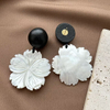 Flor de nácar Natural de gran tamaño para colgante, joyería para mujer, diseño de pendientes, cabujón de corte de concha blanca, diseño de moda