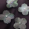 Diseño de incrustaciones de joyería de nácar natural, fabricación de flores, cabujón de concha negra, tallado de cara para colgante para diseño de aretes