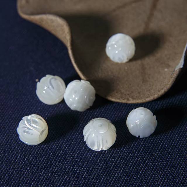 Diseño de flor de bola redonda de corte con forma de frijoles pequeños de nácar Natural para mujer, collar, fabricación de pulseras DIY, cabujón bombe
