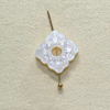 Granos pequeños de nácar Natural para mujer, forma de lazo cortado, fabricación de joyas DIY, cosas bonitas, pulsera con diseño de trébol en forma de flor
