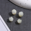 Cabujón de cara de bombe de frijoles pequeños de concha blanca con forma de flor de nácar Natural para hacer pendientes de diseño de cadena 