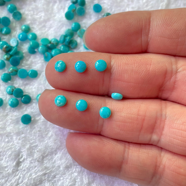 Pendientes de perlas naturales talladas en forma redonda, frijoles pequeños, color azul turquesa, diseño de joyería, collar con incrustaciones, cabujón 