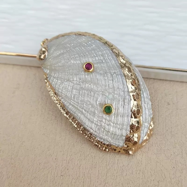 Diseño colgante de concha de nácar Natural para mujer, joyería de belleza, cuentas de moda originales para regalo, concha blanca de tamaño más grande
