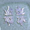 Forma de flor de nácar Natural, diseño colgante de corte en relieve, joyería para la cara, fabricación DIY, diseño de cabujón de flor blanca