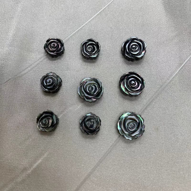 Forma de flor de nácar Natural, corte de concha negra, frijoles pequeños de doble cara para mujer, joyería, piezas DIY, uso de collar 