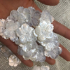 Broche de corte con forma de flor grande de perla Natural para mujer, joyería para mujer, piezas de incrustaciones de moda, flor blanca