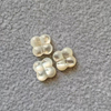 Cadena tallada de flores de nácar Natural, piezas de diseño, frijoles pequeños, forma de trébol, collar de concha blanca para mujer, corte de joyería