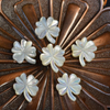 Corte en forma de flor de nácar Natural para mujer, fabricación de joyas, diseño en forma de trébol, cosas bonitas de la suerte, fabricación de pulseras DIY